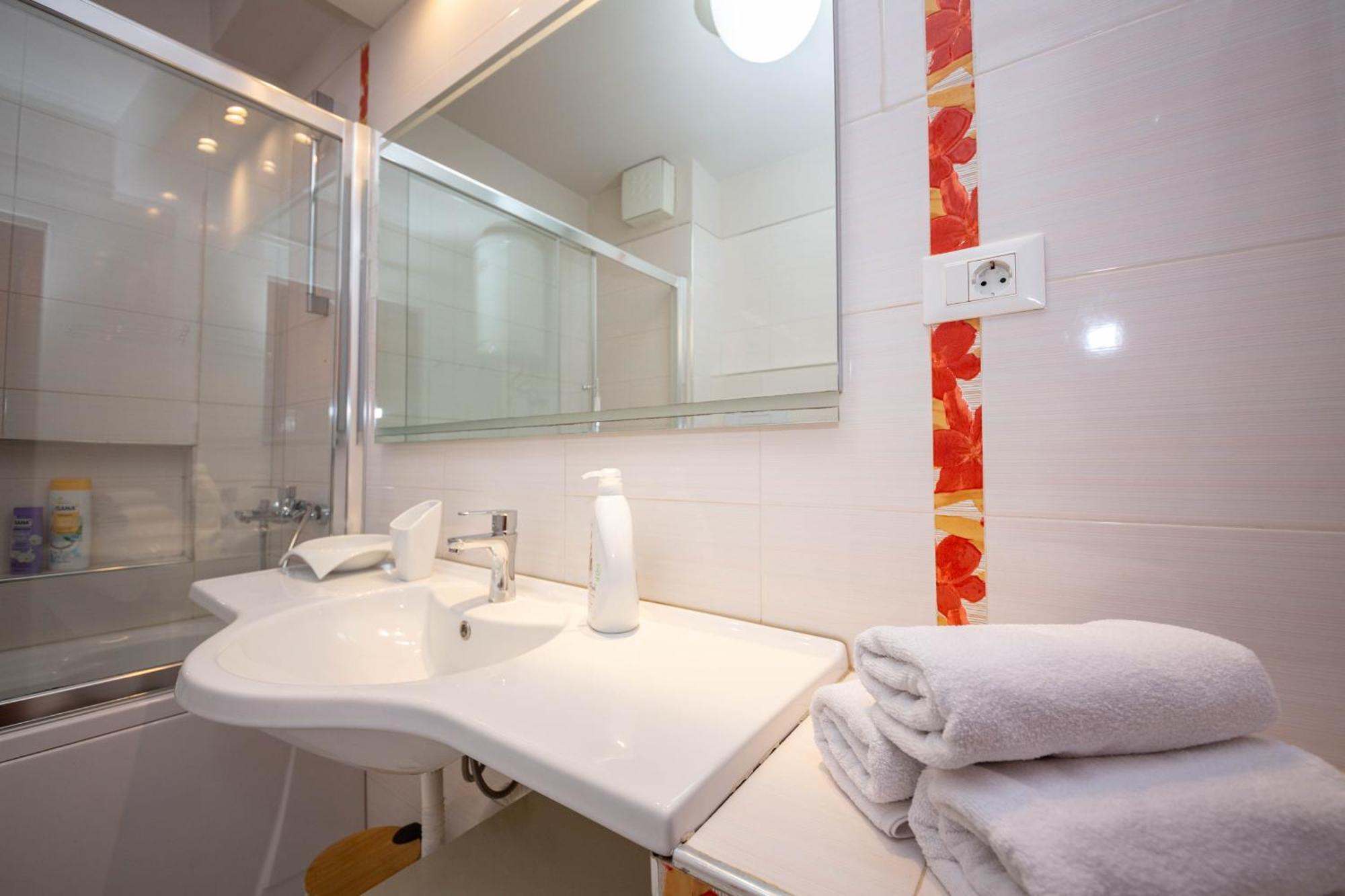 Blloku Unique Apartments 3 Tiranë Ngoại thất bức ảnh